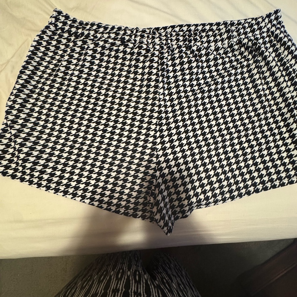 Houndstooth Black and White Mini Skirt - Picture 6 of 7